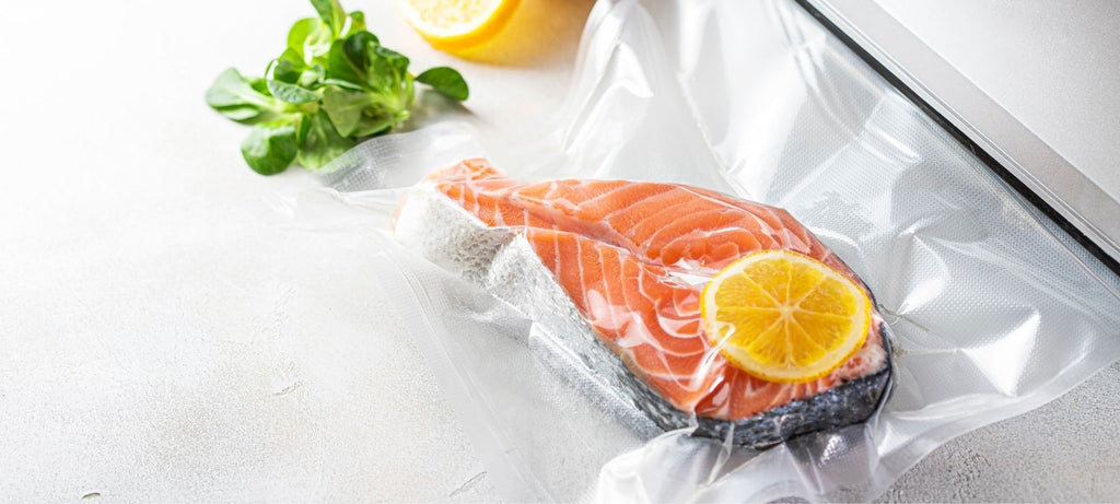 Vakuumpakket fisk i en pose